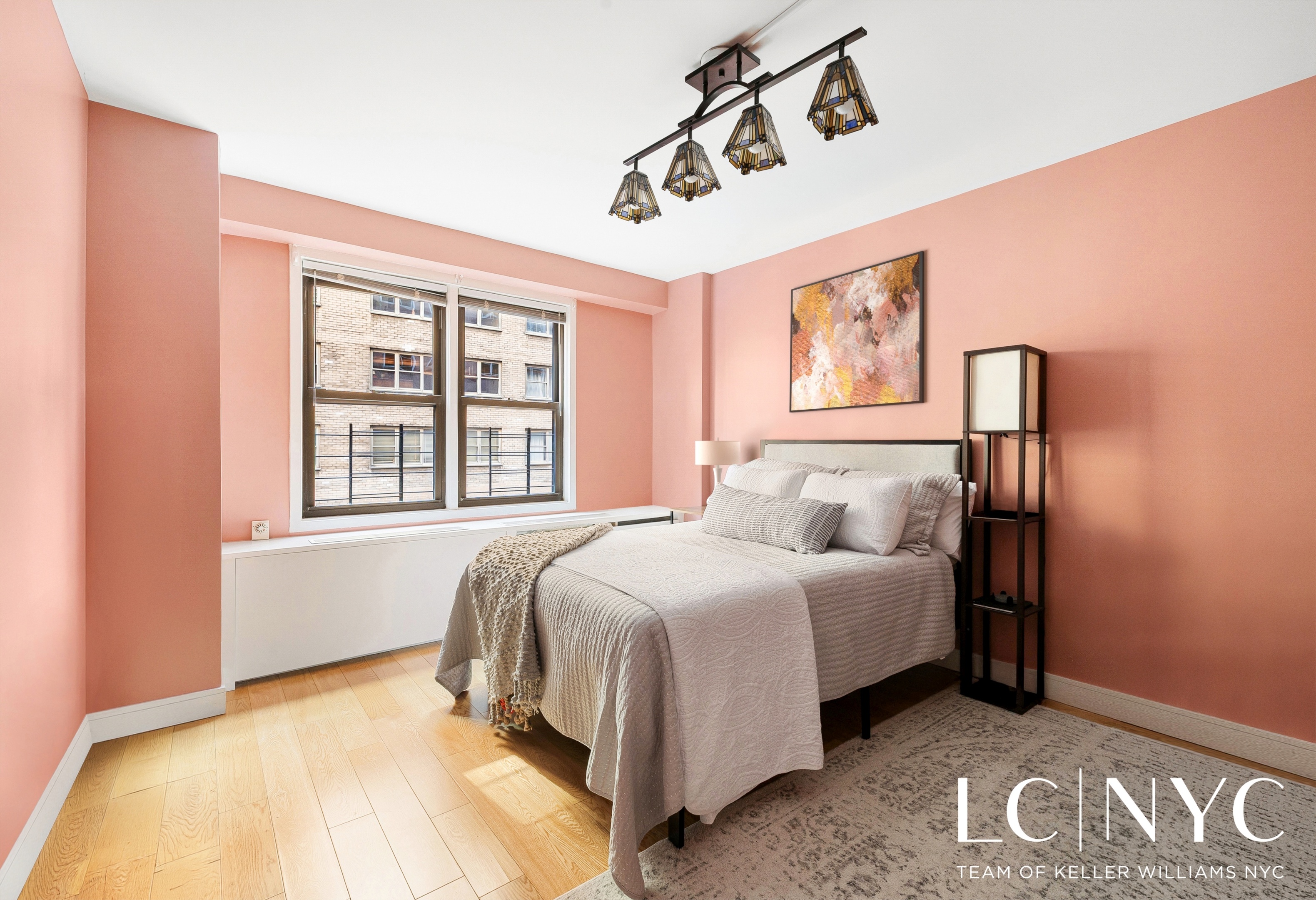 #19 photo, 220 E 54th Street, Midtown , NY 10022