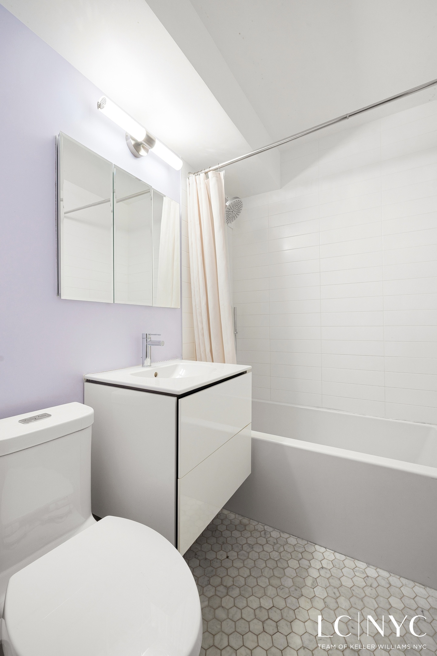 #20 photo, 220 E 54th Street, Midtown , NY 10022