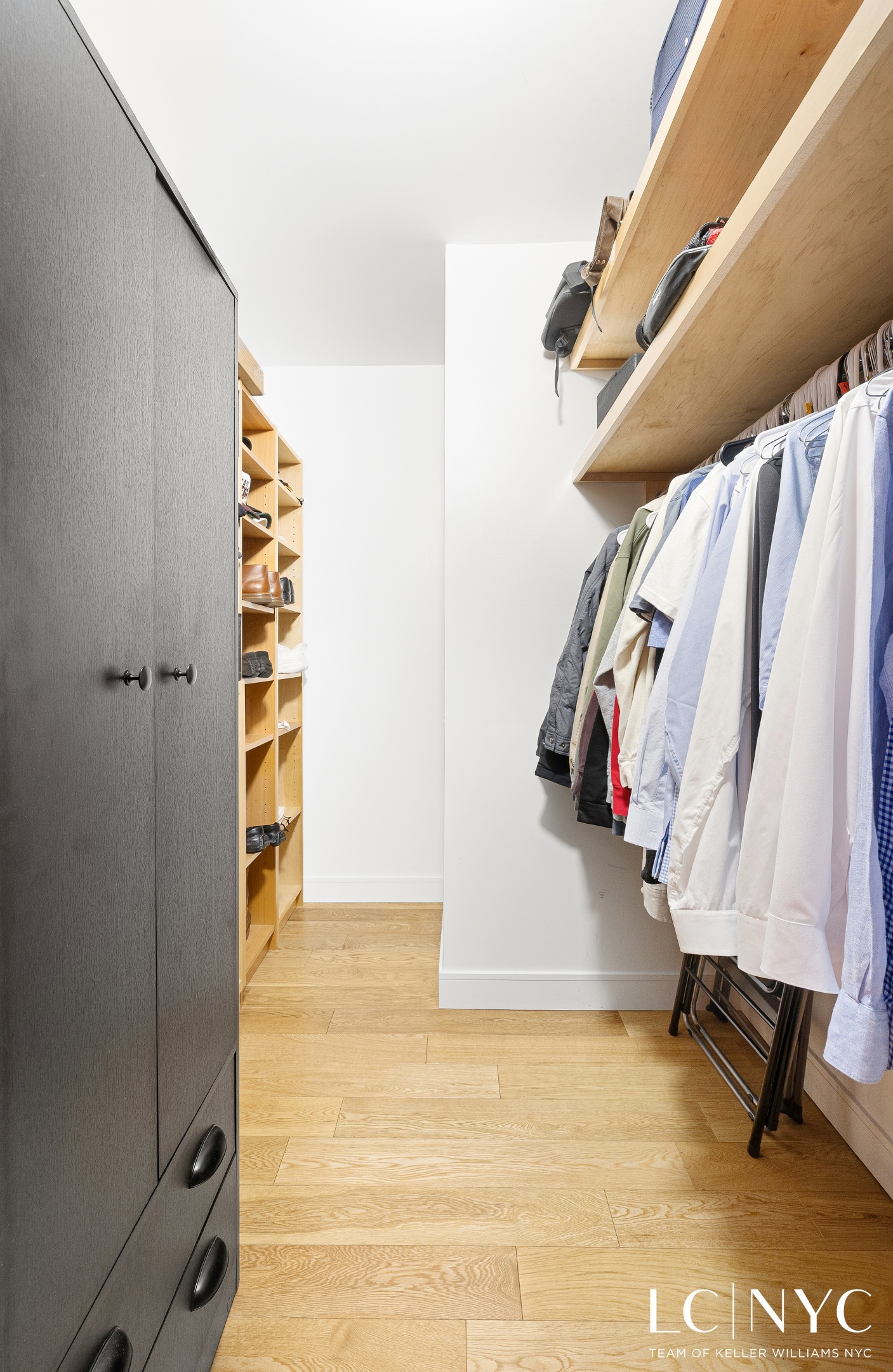 #21 photo, 220 E 54th Street, Midtown , NY 10022