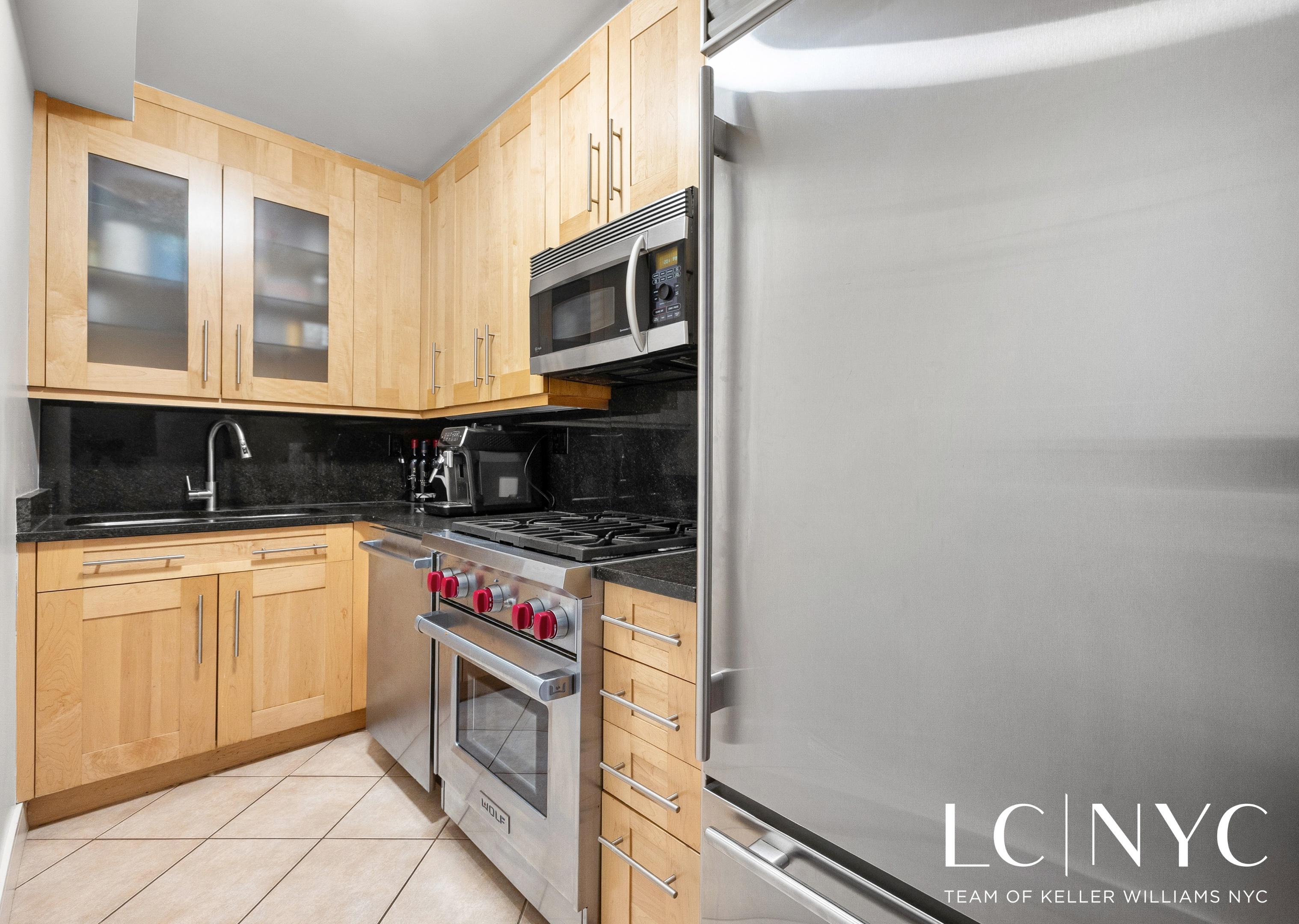 #5 photo, 220 E 54th Street, Midtown , NY 10022