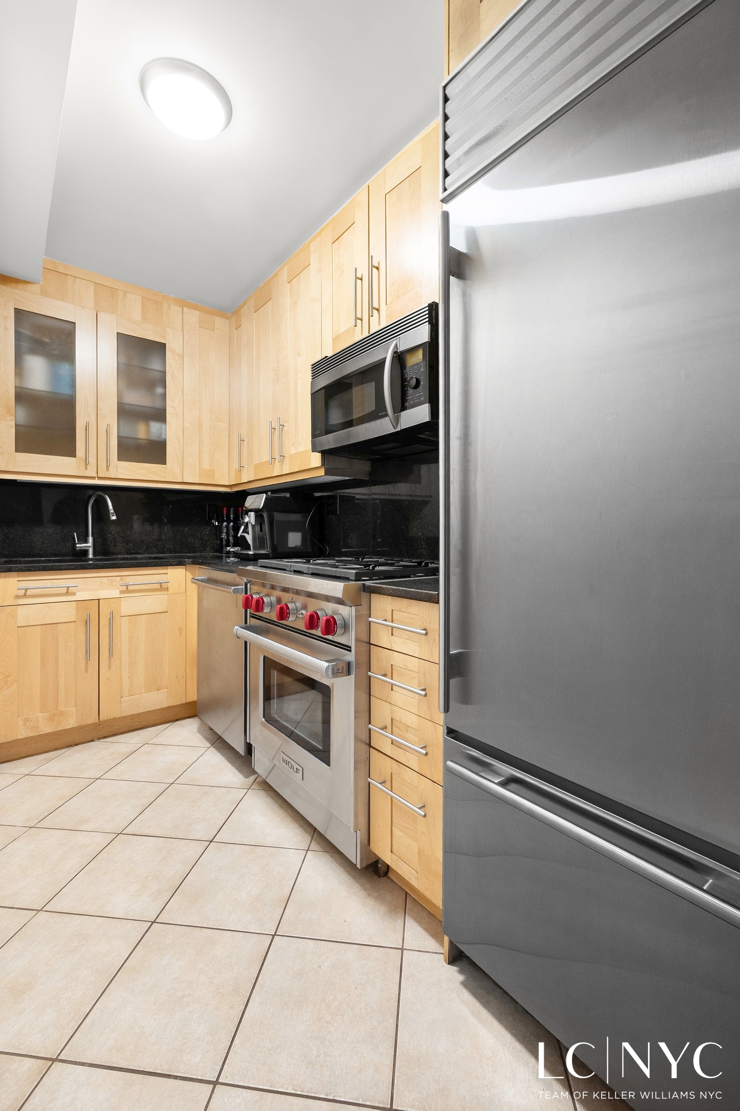 #6 photo, 220 E 54th Street, Midtown , NY 10022