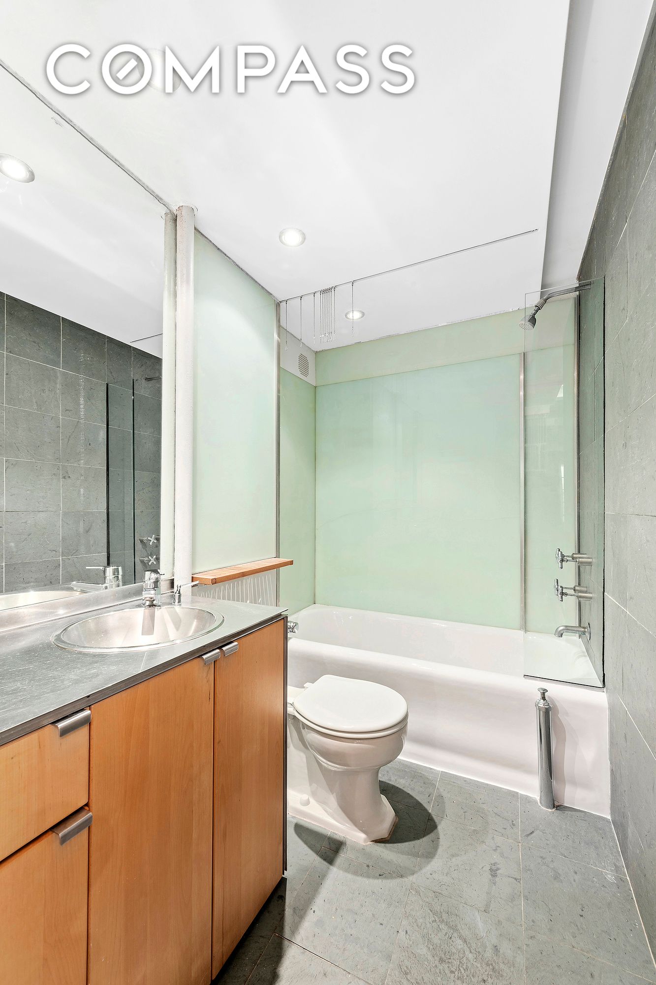 #7 photo, 140 E 40th Street, Murray Hill , NY 10016