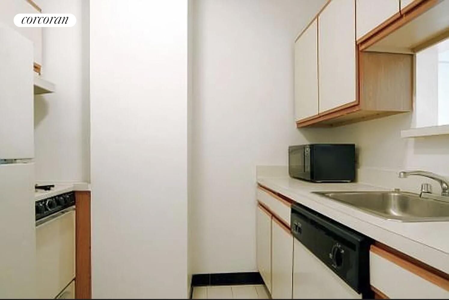 #5 photo, 40 W 72ND Street, Lincoln Square , NY 10023