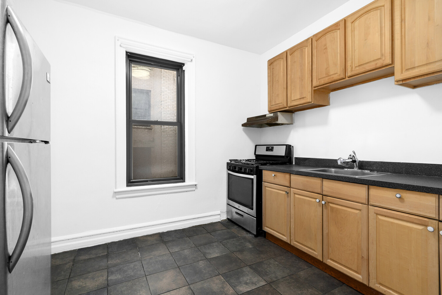 #4 photo, 345 MONTGOMERY Street, Crown Heights , NY 11225