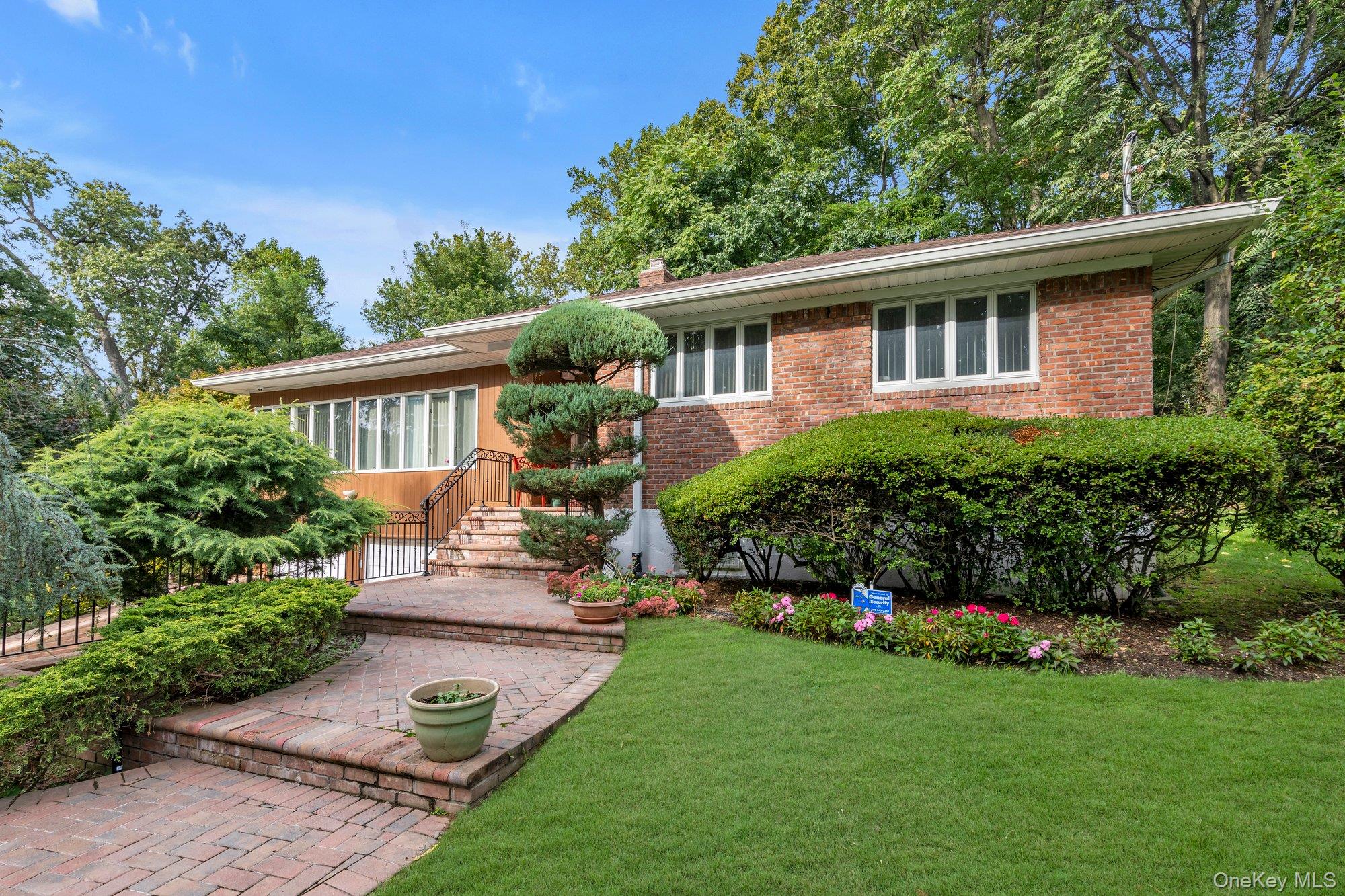 #2 photo, 1 Crystal Drive, Great Neck , NY 11021