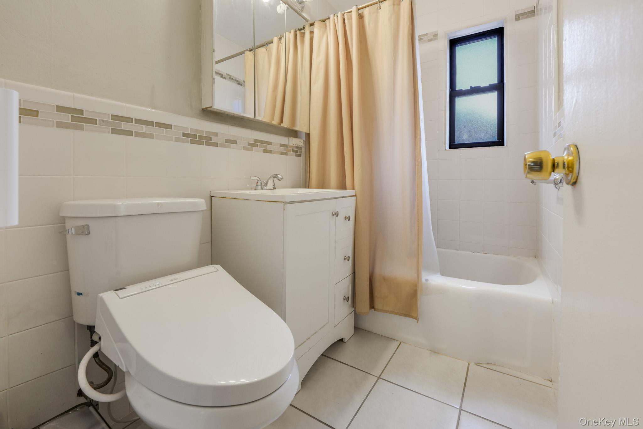 #8 photo, 220-02 73rd Ave, Oakland Gardens , NY 11364