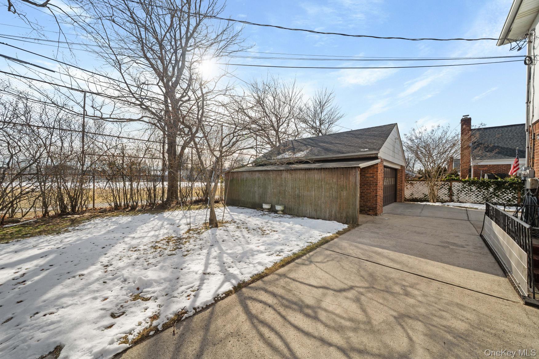 #5 photo, 169 Wilton Street, New Hyde Park , NY 11040