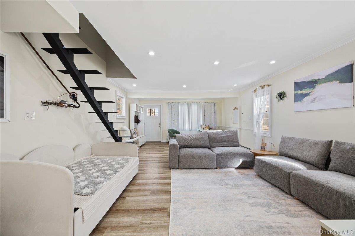 #10 photo, 5 James Street, East Rockaway , NY 11518