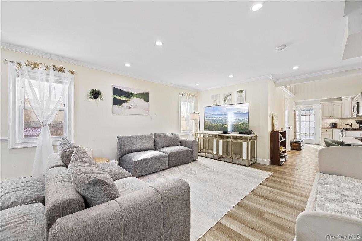 #7 photo, 5 James Street, East Rockaway , NY 11518