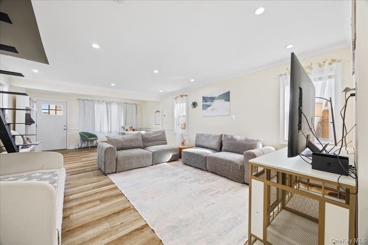 #9 photo, 5 James Street, East Rockaway , NY 11518