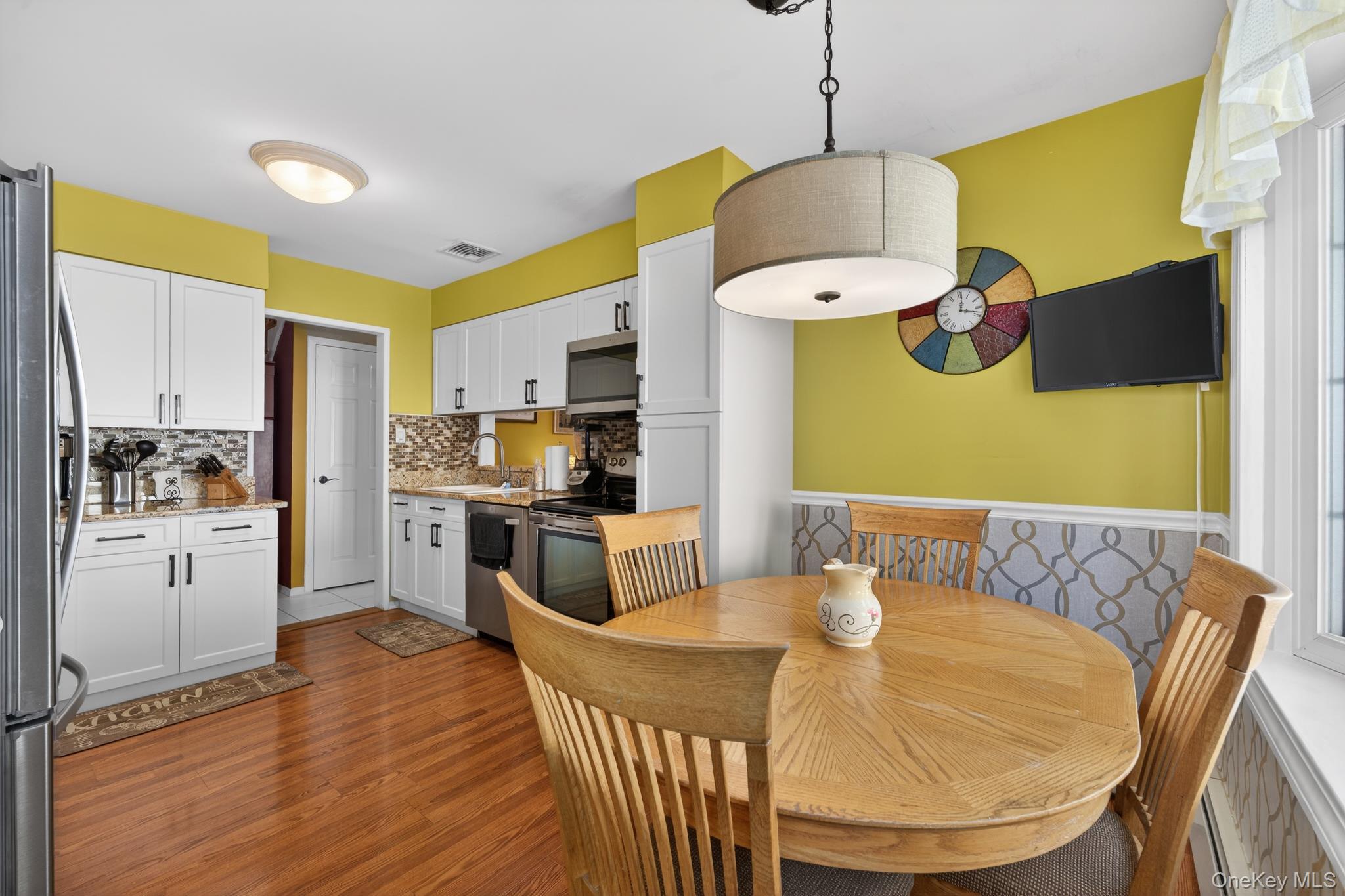 #10 photo, 18 Hill Lane, Smithtown , NY 11787