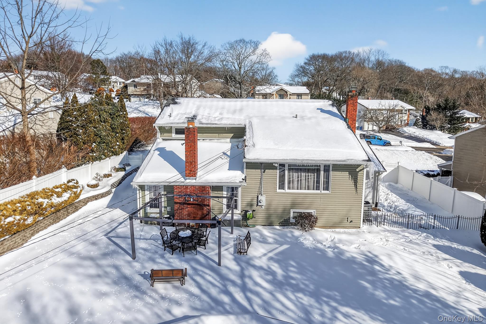 #11 photo, 18 Hill Lane, Smithtown , NY 11787