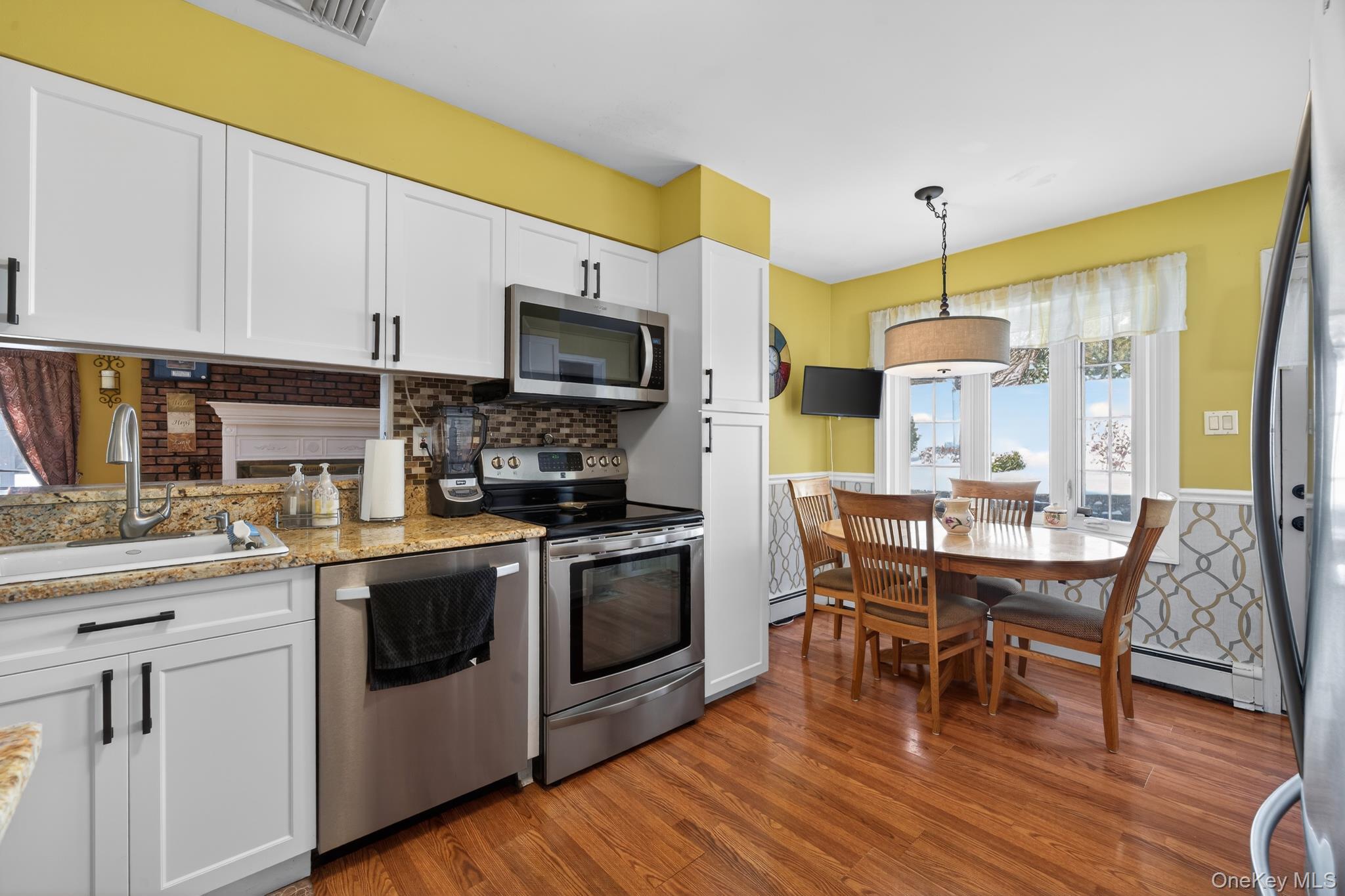 #4 photo, 18 Hill Lane, Smithtown , NY 11787