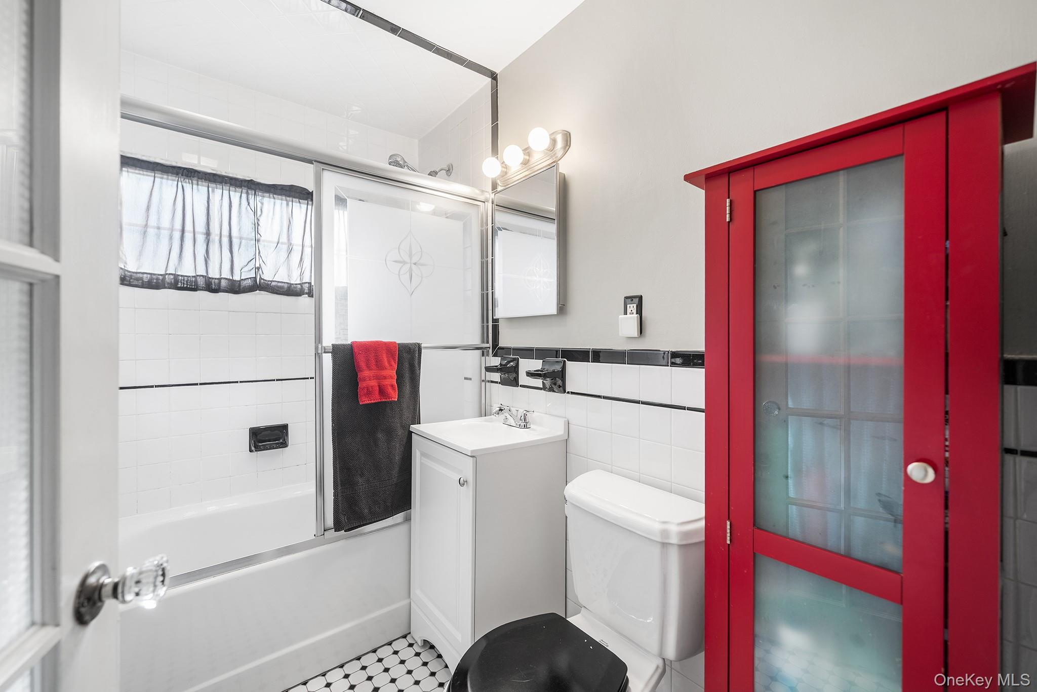 #19 photo, 111 Stirrup Lane, Levittown , NY 11756