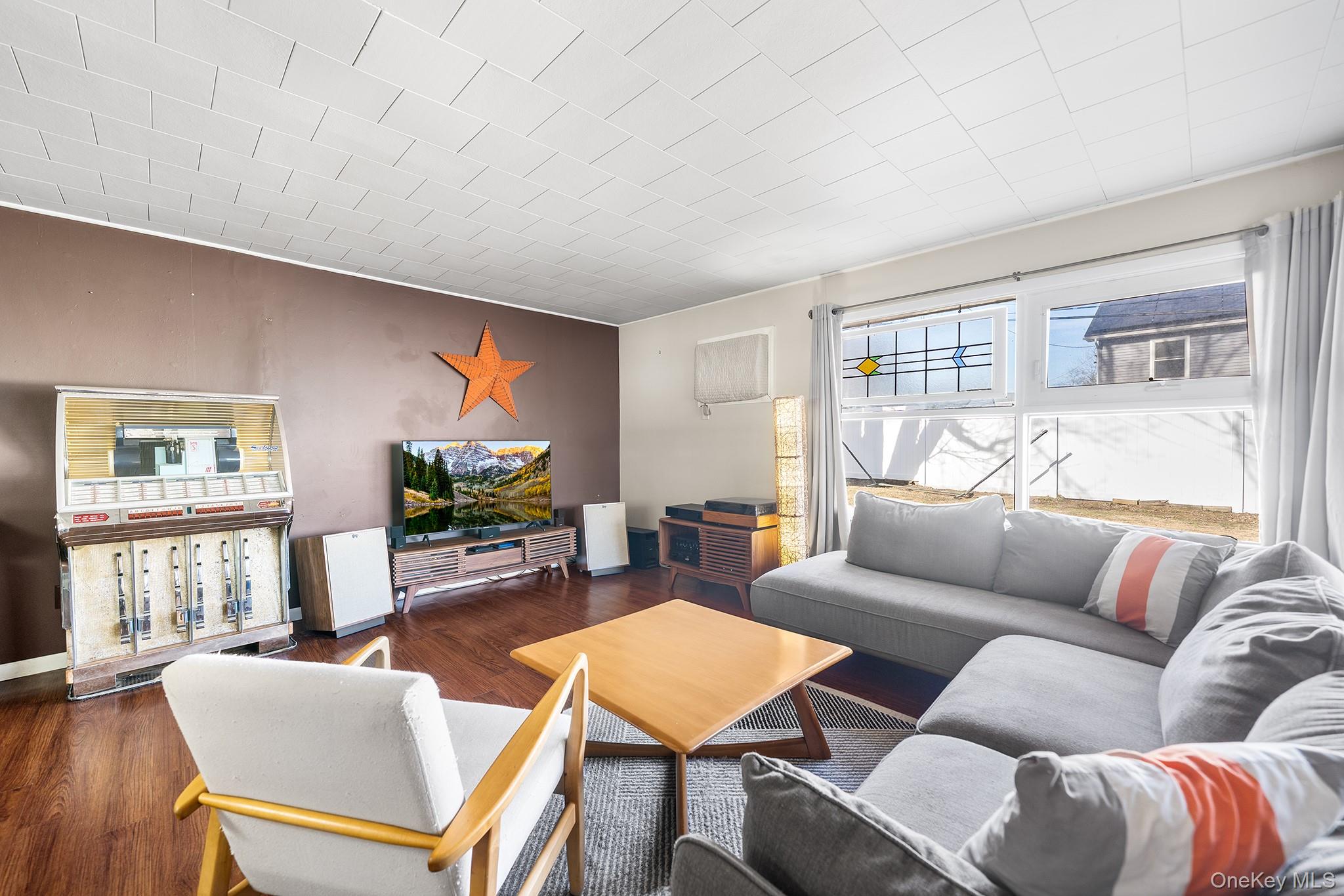 #6 photo, 111 Stirrup Lane, Levittown , NY 11756