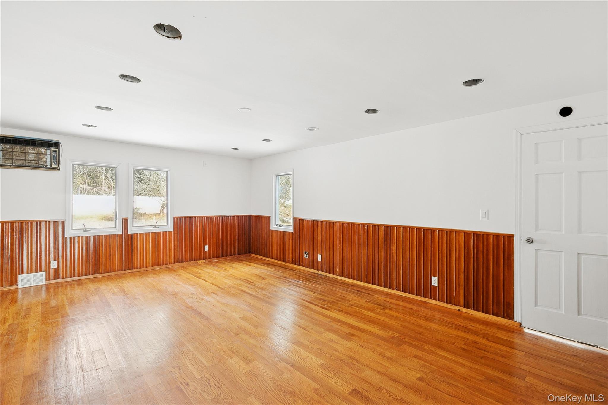 #18 photo, 549 Woodbury Road, Cold Spring Harbor , NY 11724