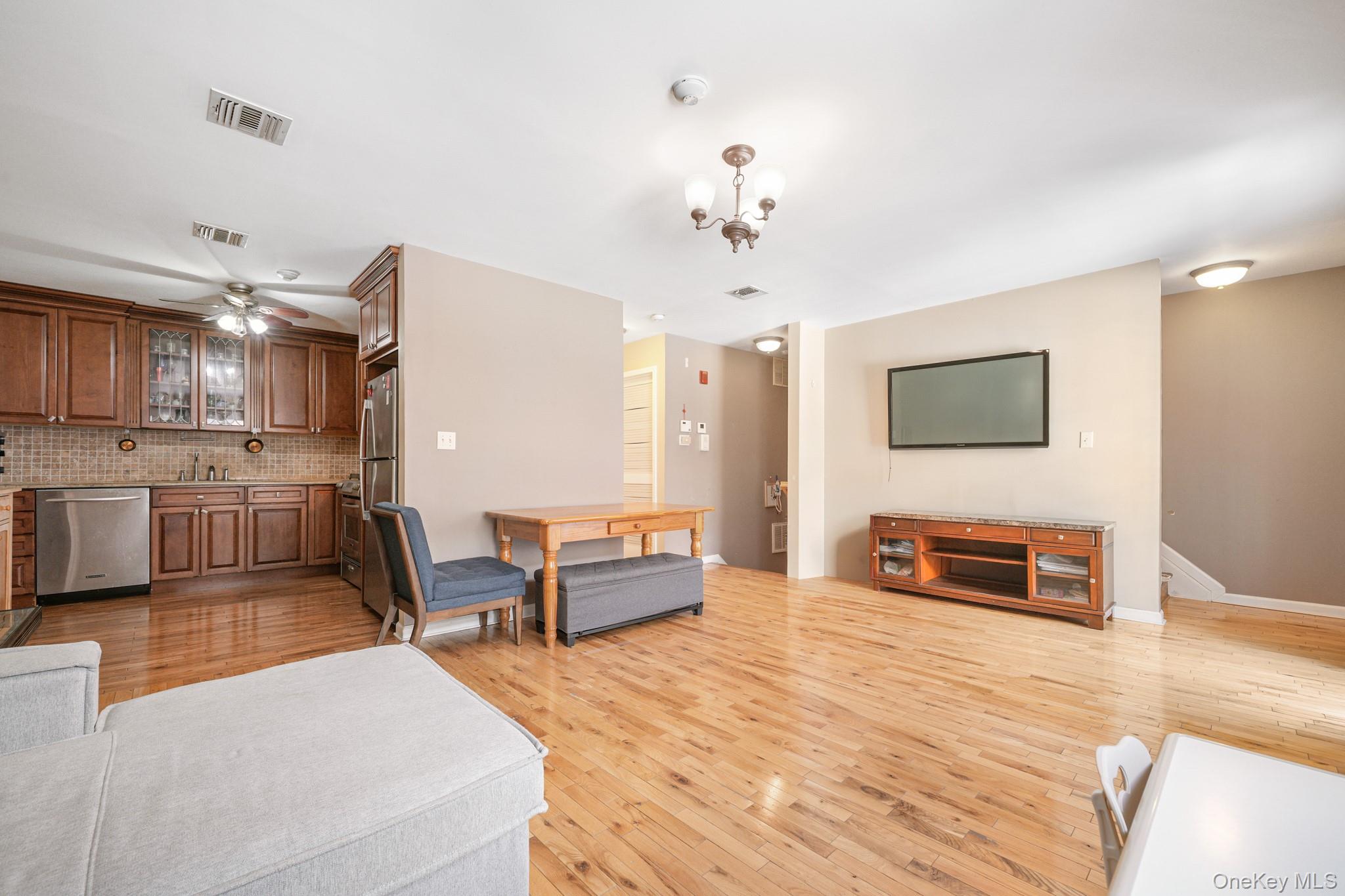 #10 photo, 29 Klint Court, Nanuet , NY 10954