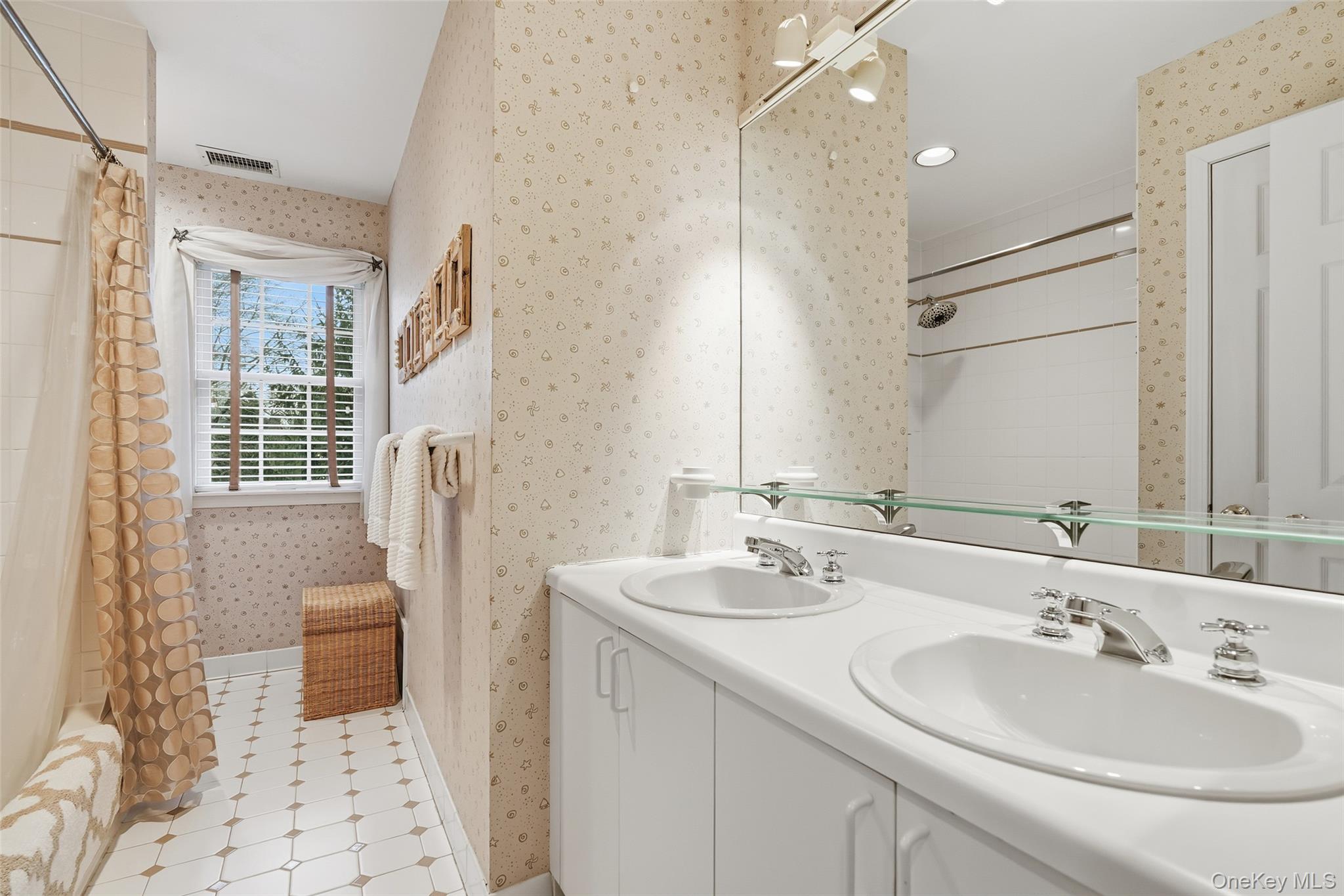 #19 photo, 758 King Street, Rye Brook , NY 10573