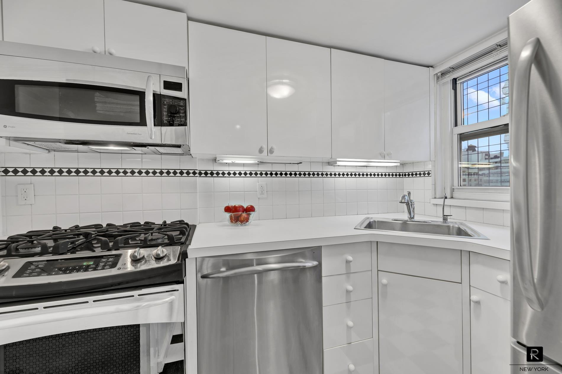 #8 photo, 153 E 57th Street, Midtown East , NY 10022