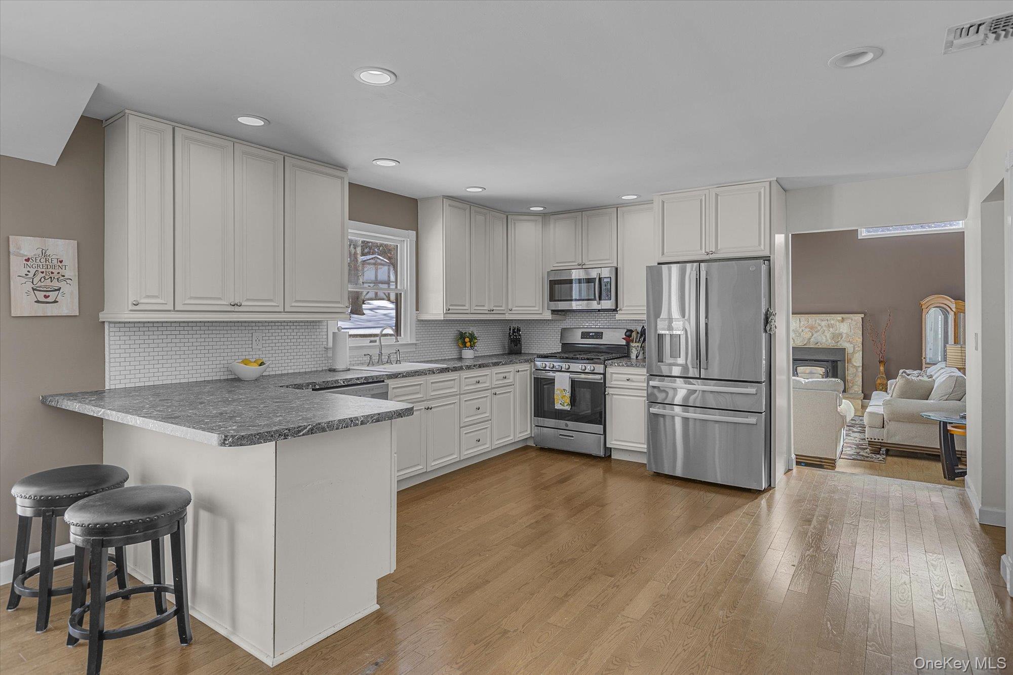 #6 photo, 15 Eton Road, Farmingville , NY 11738