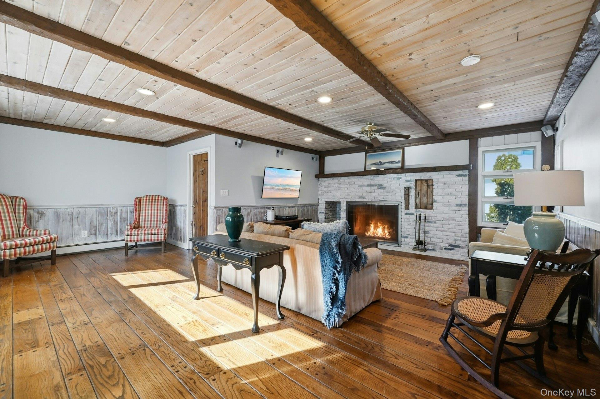 #16 photo, 205 Oak Neck Lane, West Islip , NY 11795