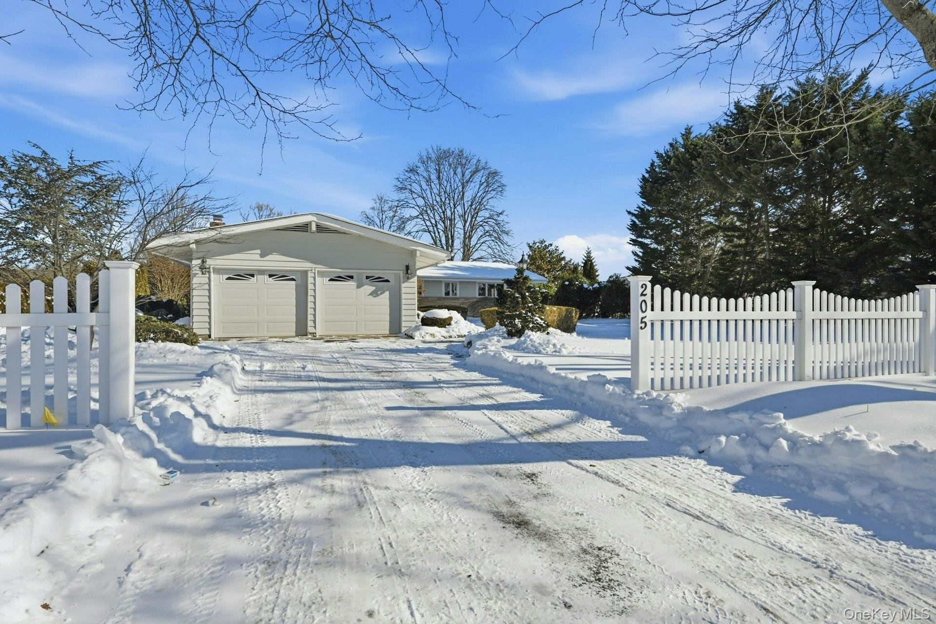 #2 photo, 205 Oak Neck Lane, West Islip , NY 11795