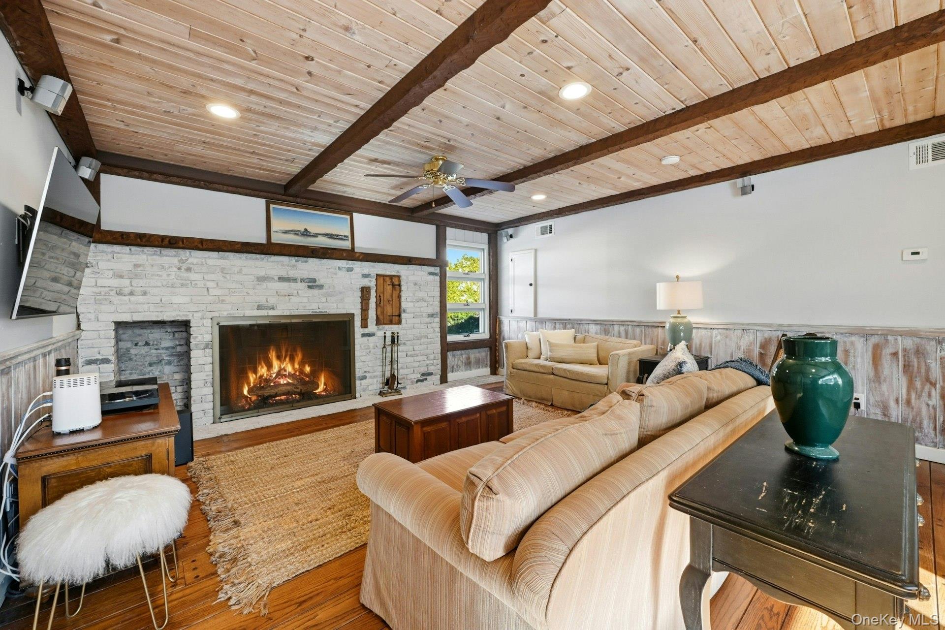 #4 photo, 205 Oak Neck Lane, West Islip , NY 11795