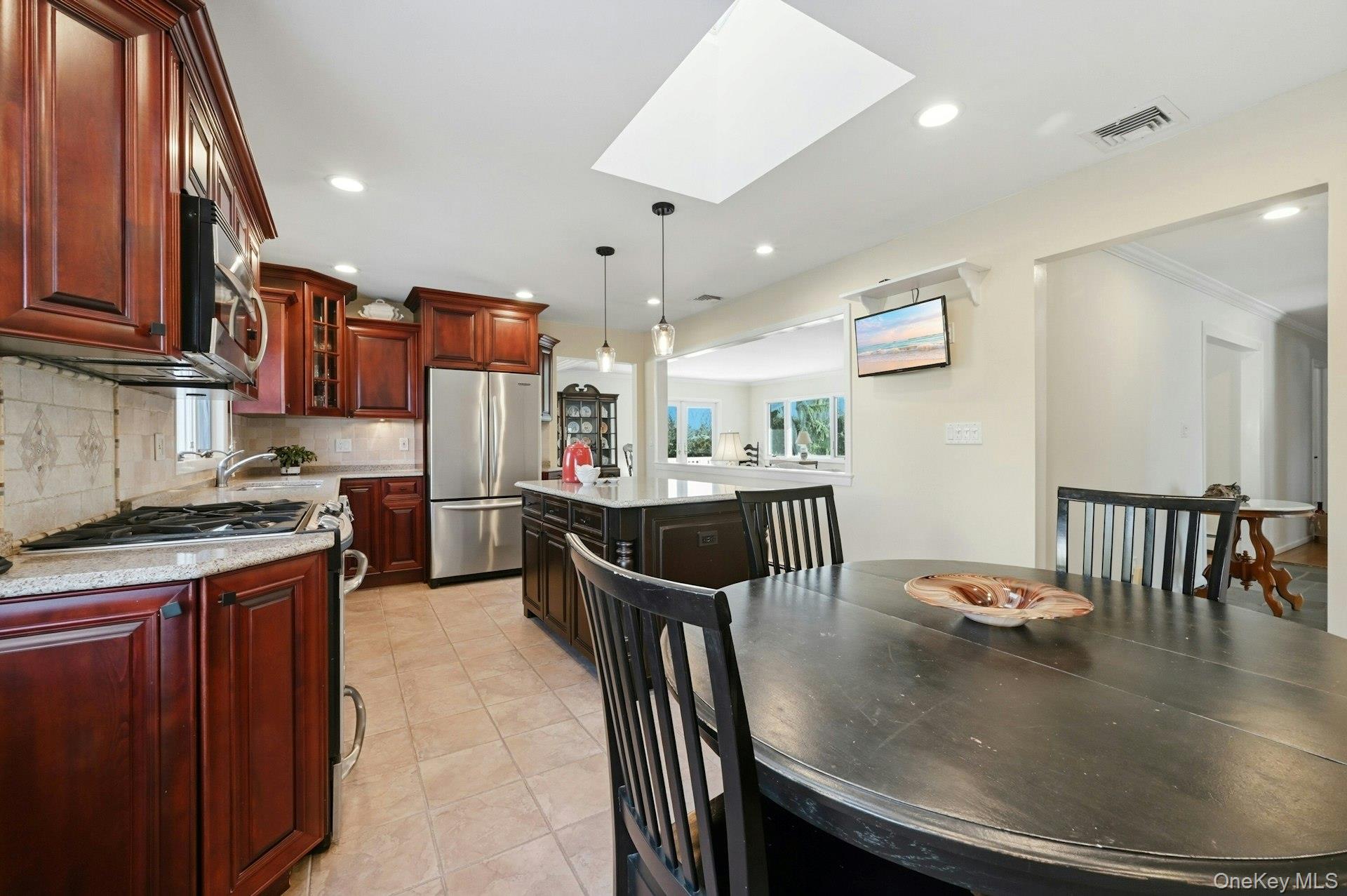 #6 photo, 205 Oak Neck Lane, West Islip , NY 11795