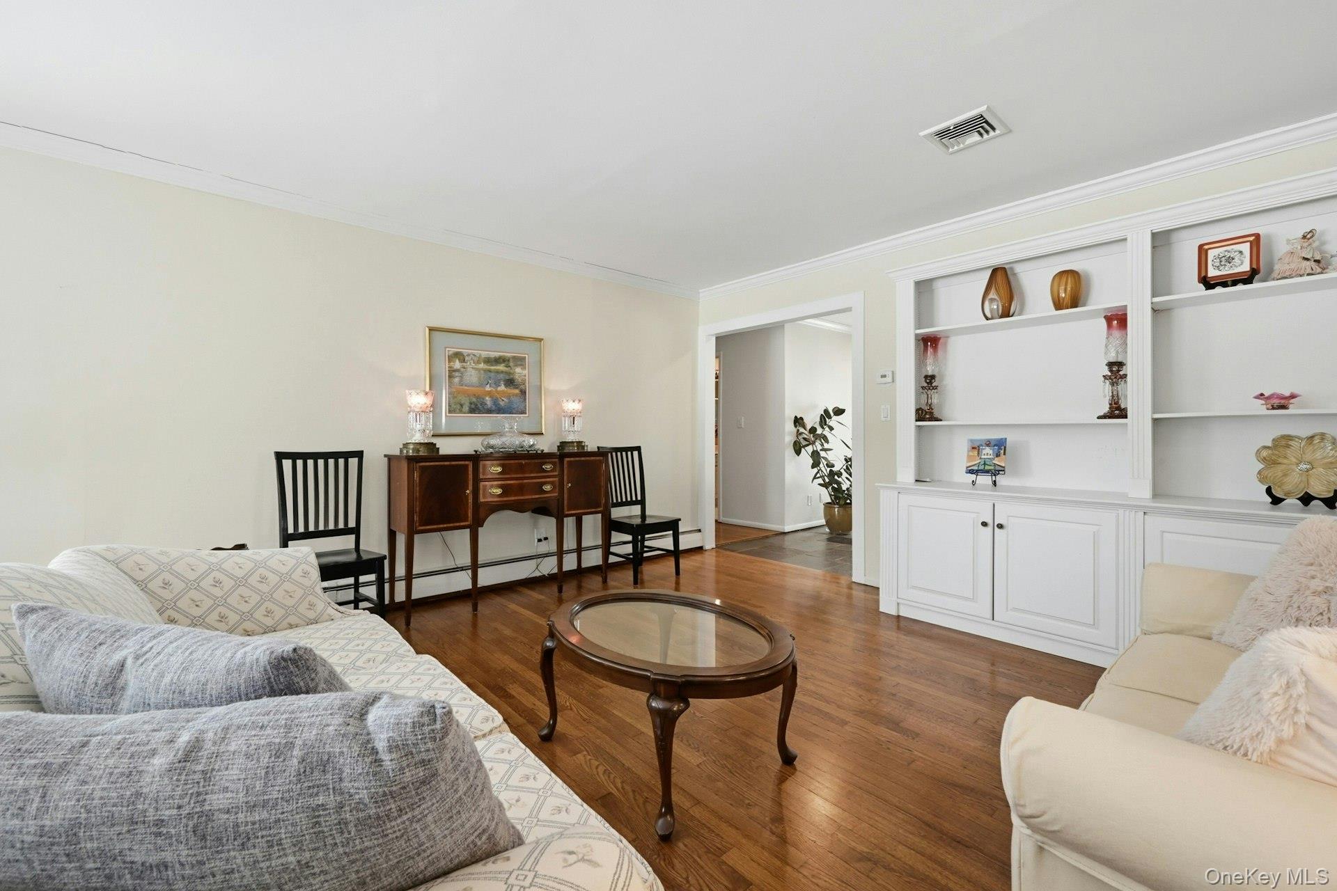 #8 photo, 205 Oak Neck Lane, West Islip , NY 11795