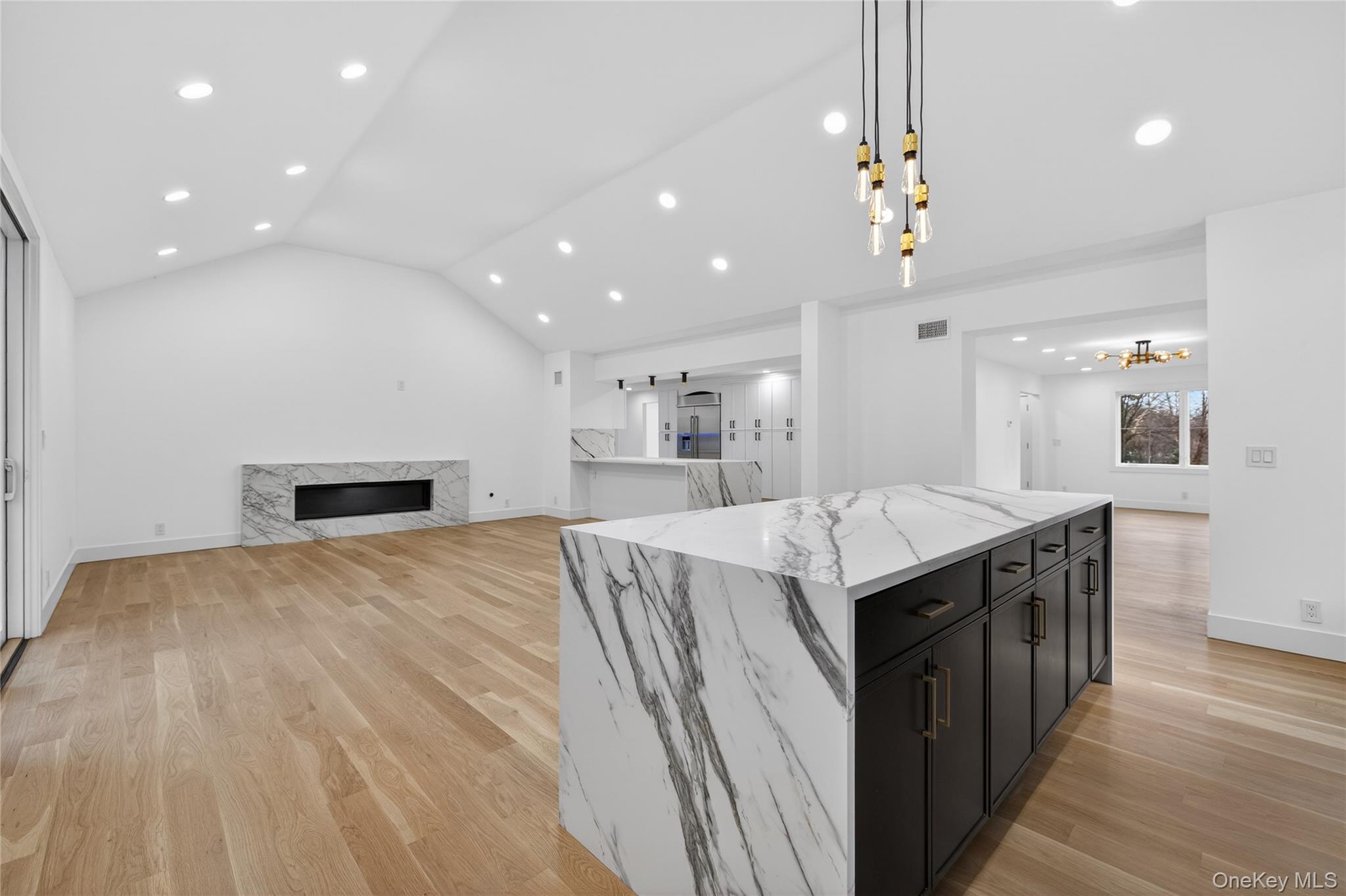 #10 photo, 199 Salem Road, East Hills , NY 11577