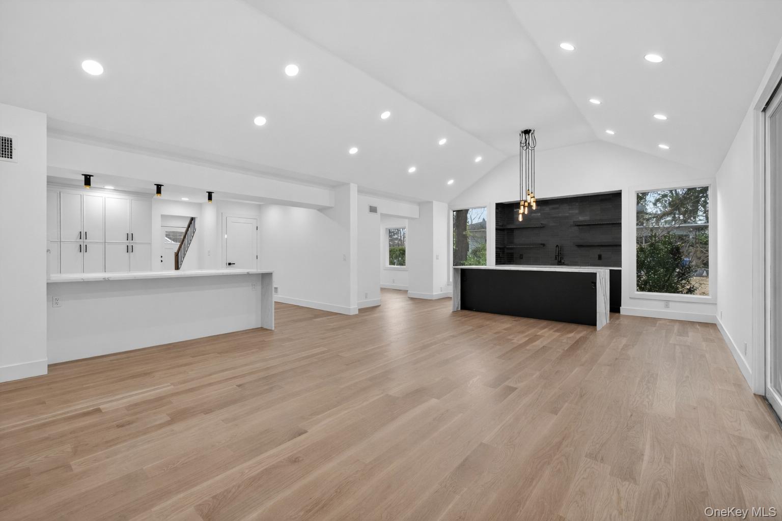 #12 photo, 199 Salem Road, East Hills , NY 11577