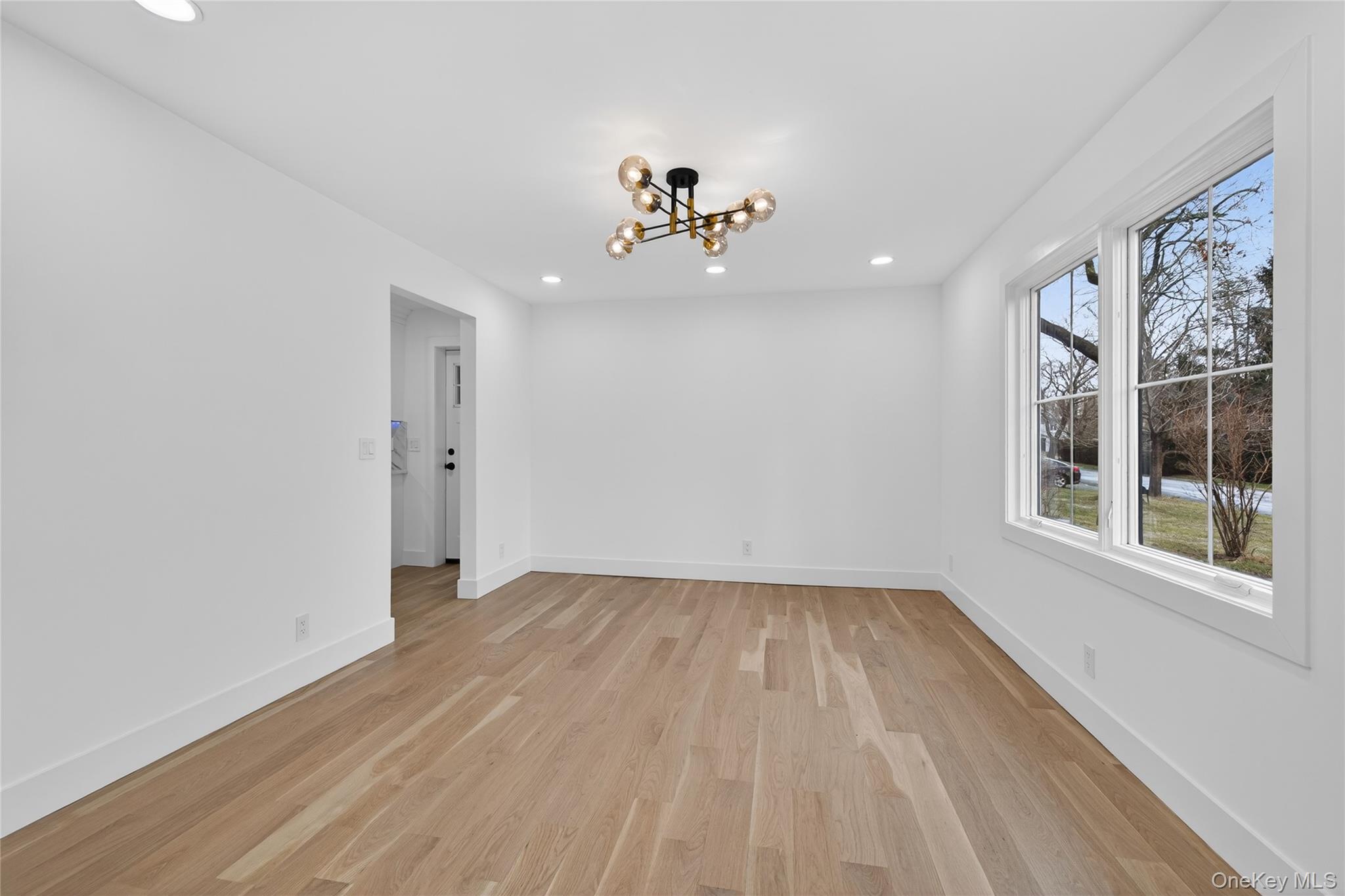 #18 photo, 199 Salem Road, East Hills , NY 11577