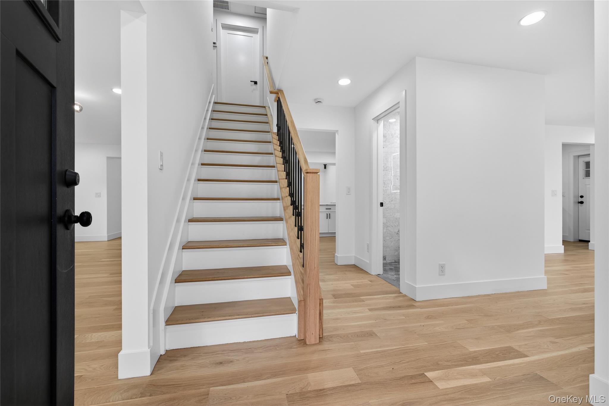 #4 photo, 199 Salem Road, East Hills , NY 11577