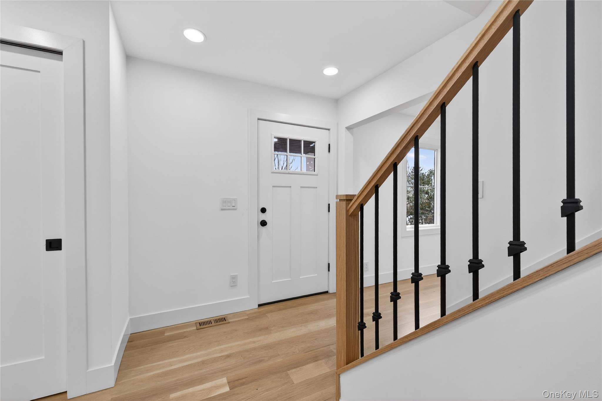 #5 photo, 199 Salem Road, East Hills , NY 11577