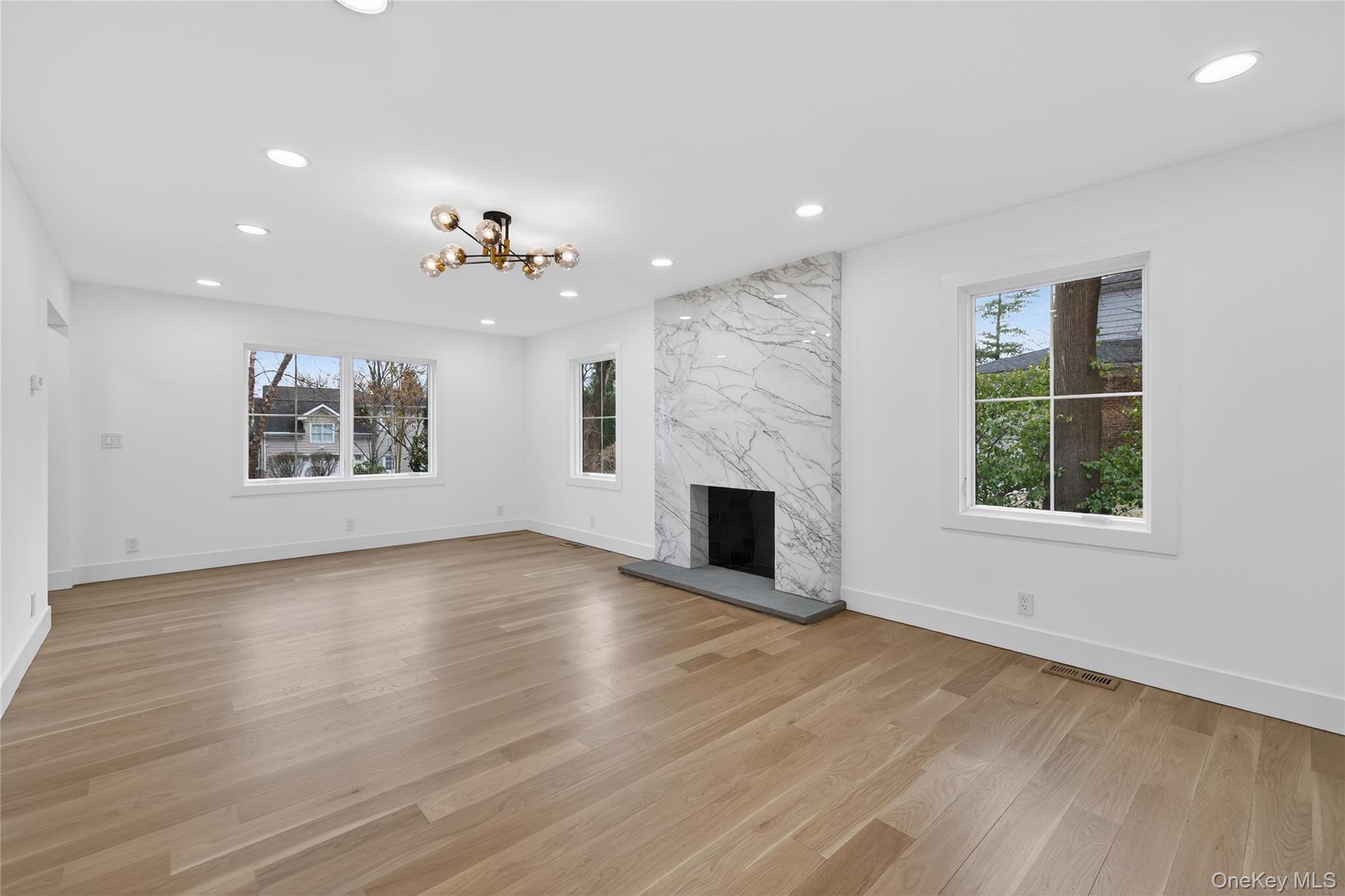 #7 photo, 199 Salem Road, East Hills , NY 11577