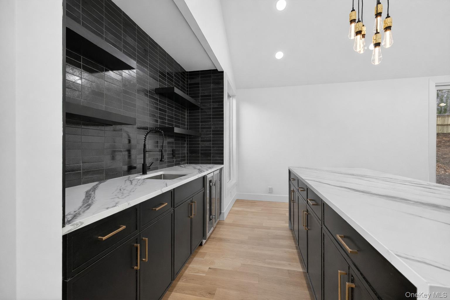 #9 photo, 199 Salem Road, East Hills , NY 11577