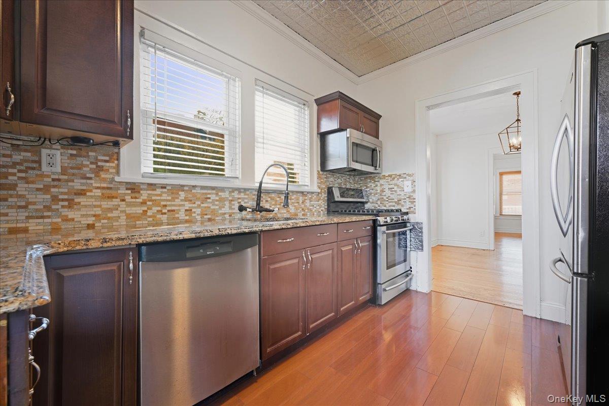 #12 photo, 1 Carl Street, Greenvale , NY 11548