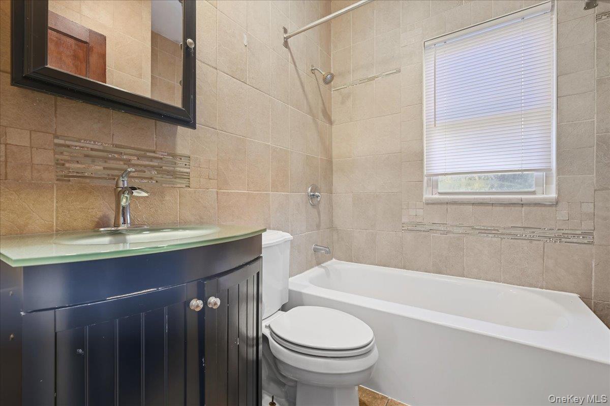 #19 photo, 1 Carl Street, Greenvale , NY 11548