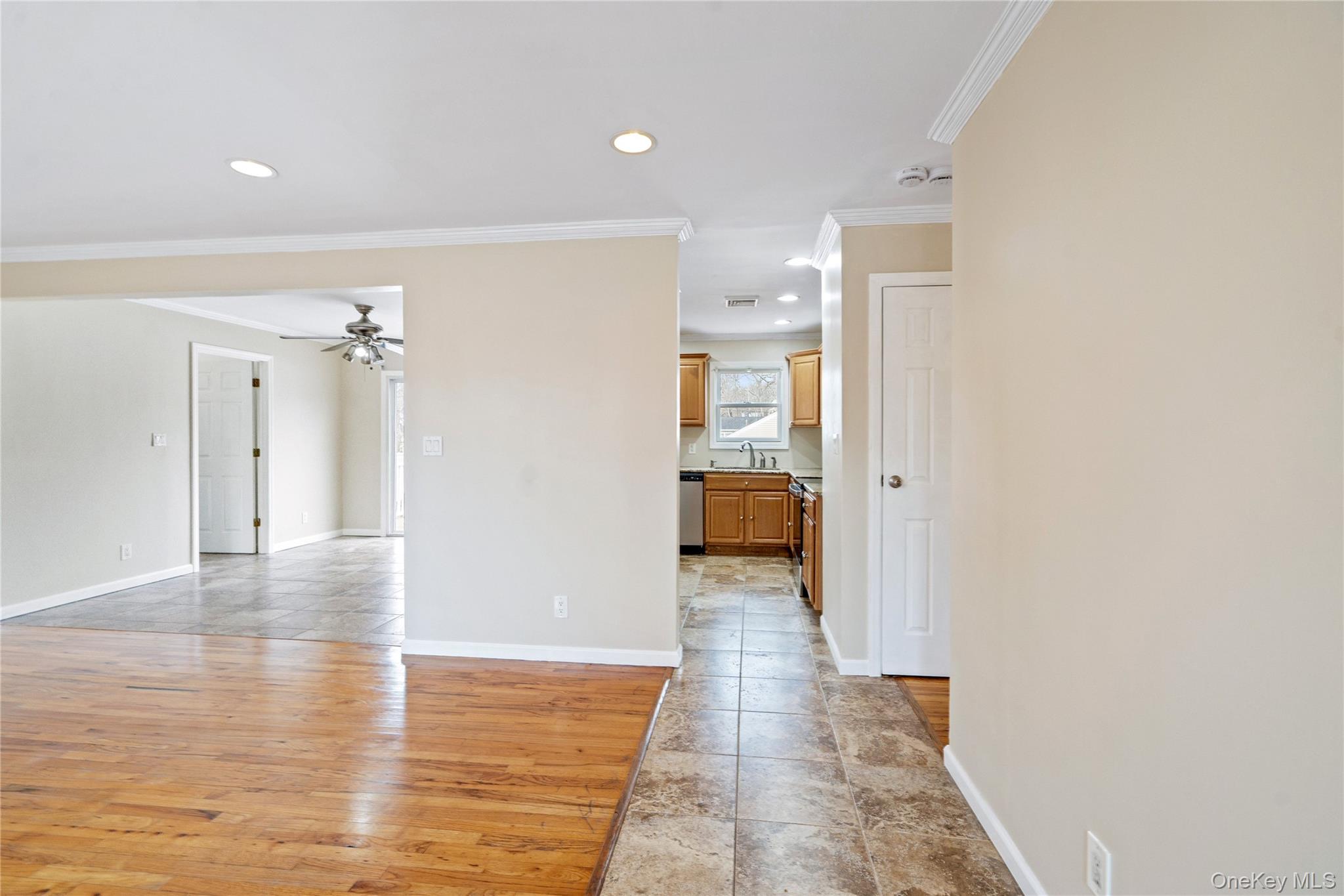 #11 photo, 6 Edward Court, Lake Ronkonkoma , NY 11779