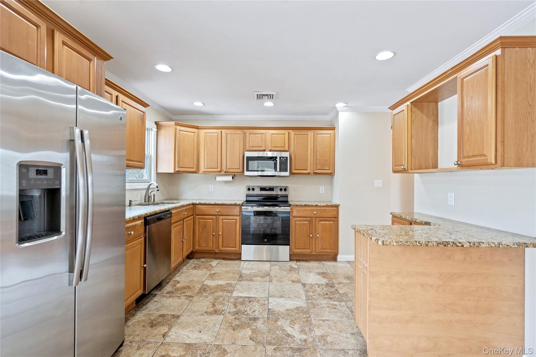 #14 photo, 6 Edward Court, Lake Ronkonkoma , NY 11779