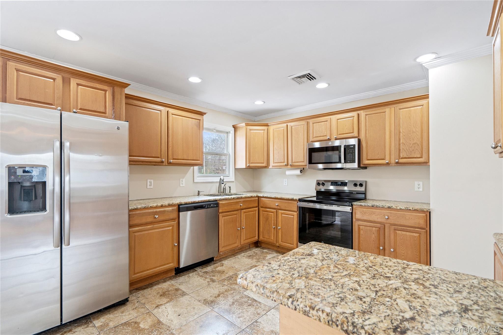 #15 photo, 6 Edward Court, Lake Ronkonkoma , NY 11779