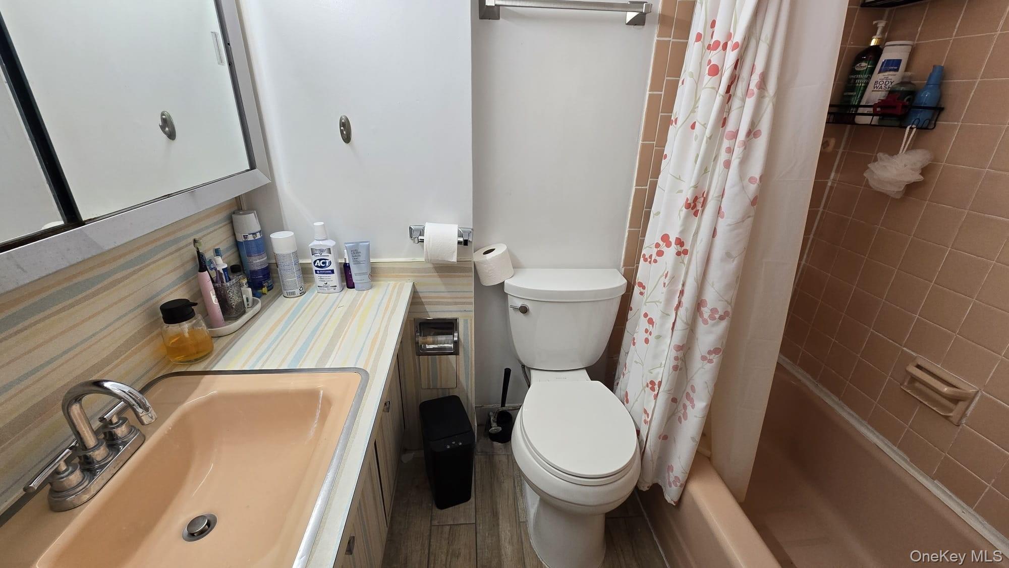 #6 photo, 6556 Myrtle Avenue, Glendale , NY 11385