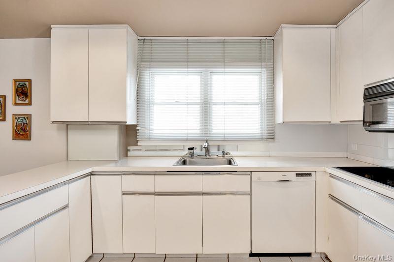 #10 photo, 27 Fairway Drive, Manhasset , NY 11030