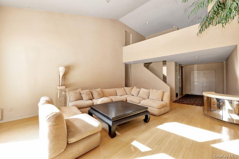 #11 photo, 27 Fairway Drive, Manhasset , NY 11030