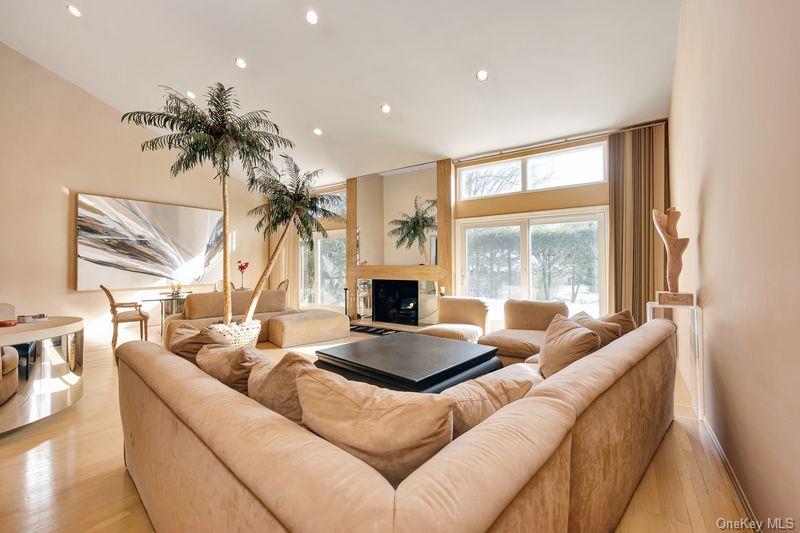 #16 photo, 27 Fairway Drive, Manhasset , NY 11030