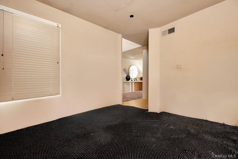 #20 photo, 27 Fairway Drive, Manhasset , NY 11030