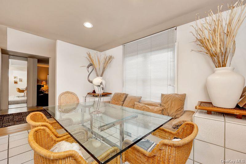 #4 photo, 27 Fairway Drive, Manhasset , NY 11030