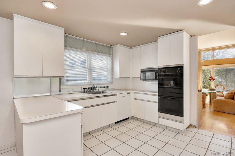 #7 photo, 27 Fairway Drive, Manhasset , NY 11030