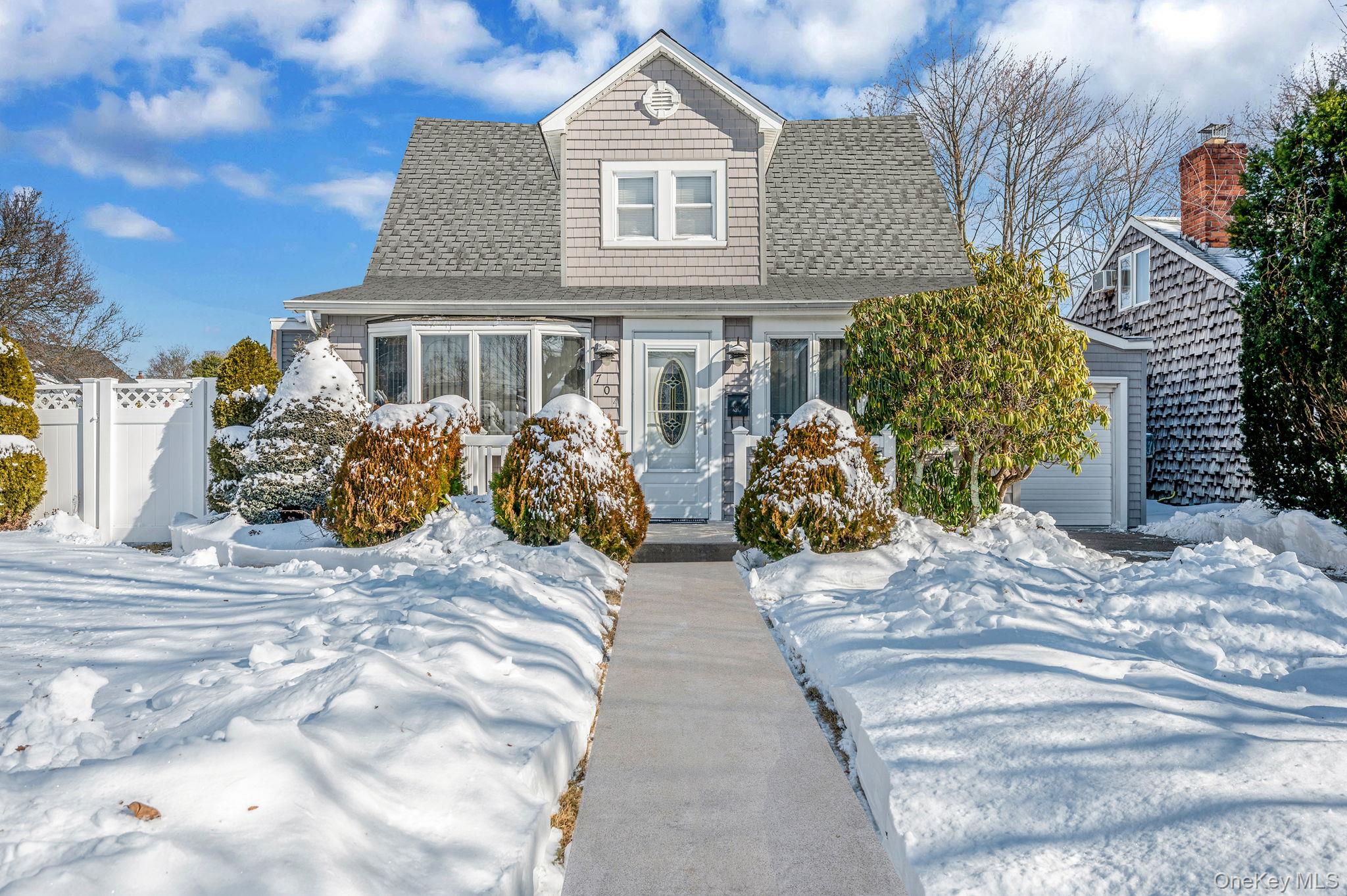 #1 photo, 704 S 5th Street, Lindenhurst , NY 11757