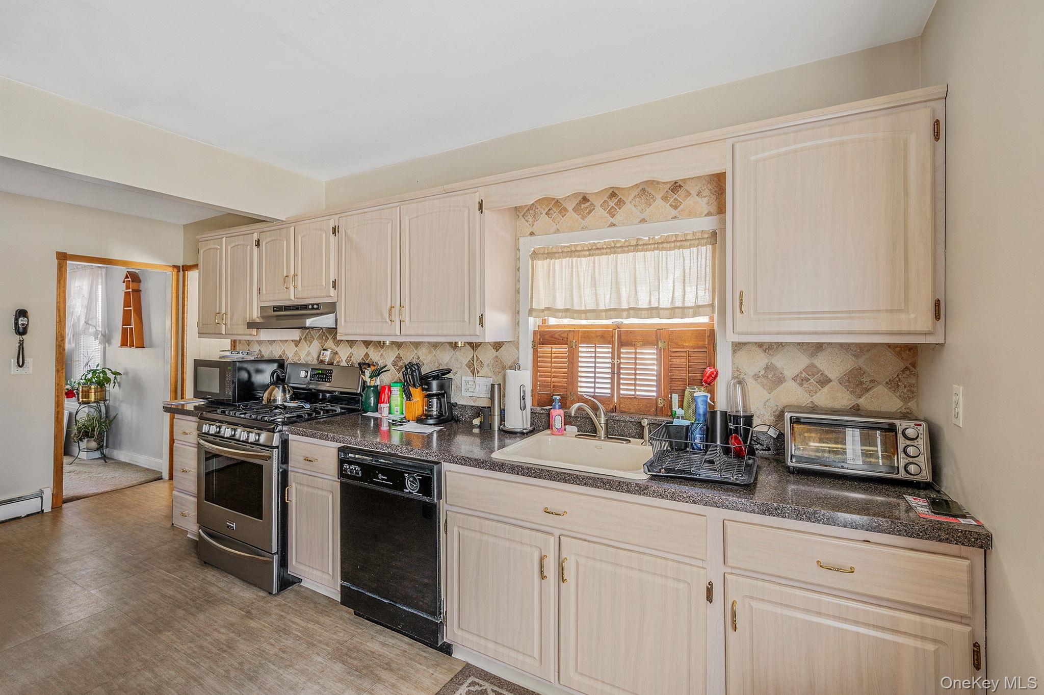 #14 photo, 704 S 5th Street, Lindenhurst , NY 11757